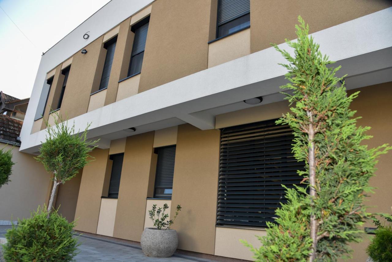 Merak Rooms & Caffe Bar Šabac エクステリア 写真