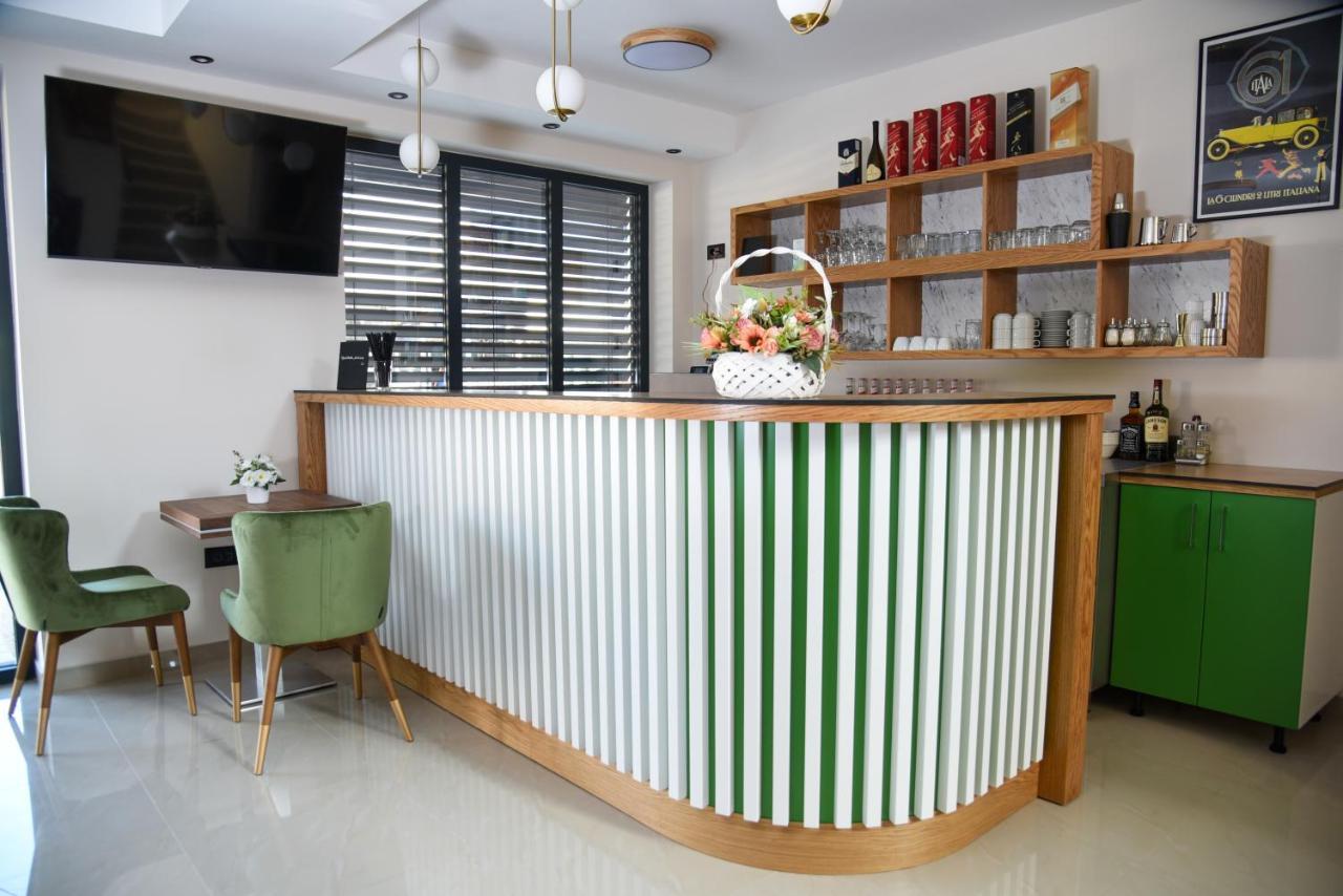 Merak Rooms & Caffe Bar Šabac エクステリア 写真