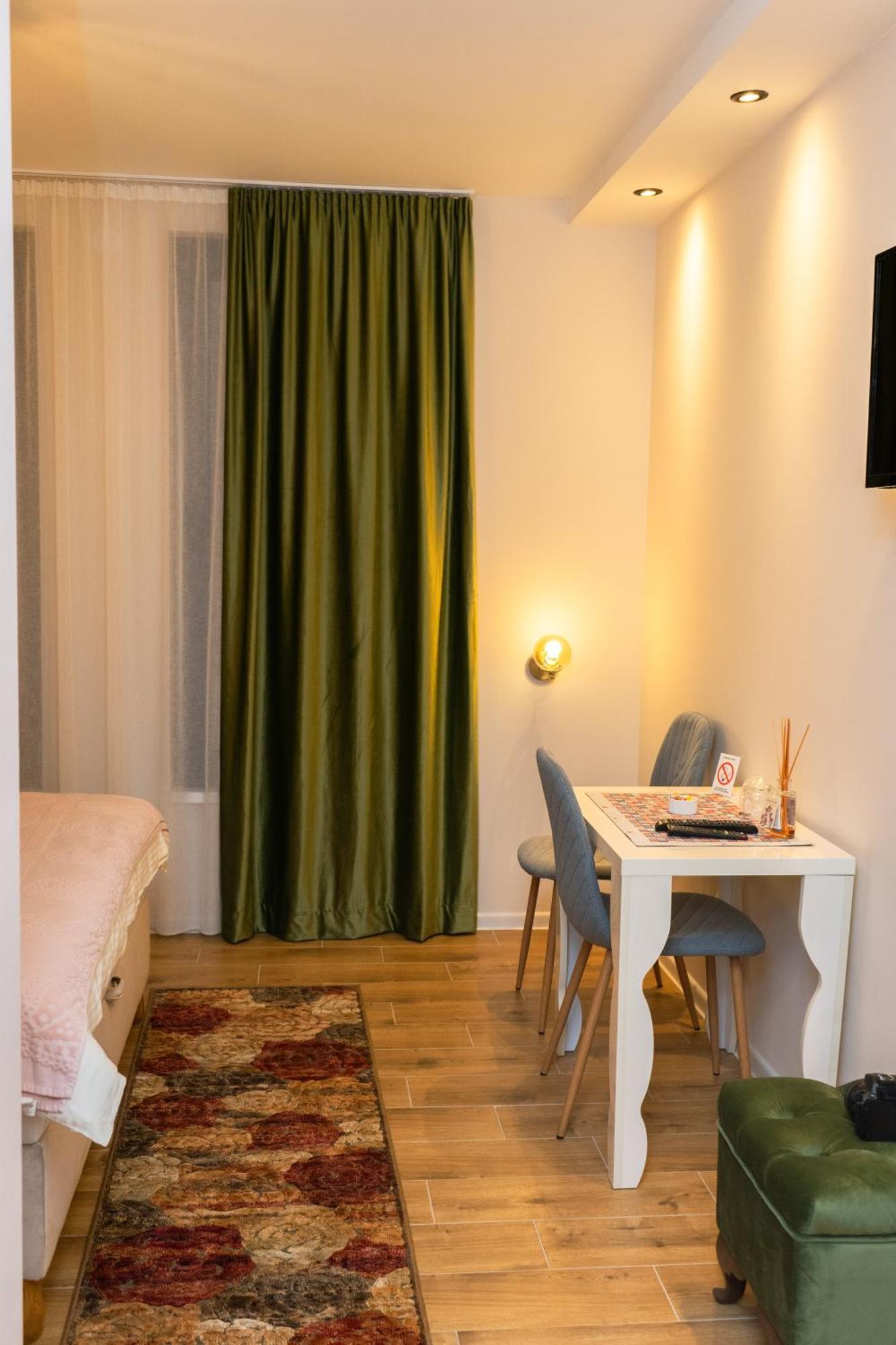Merak Rooms & Caffe Bar Šabac エクステリア 写真
