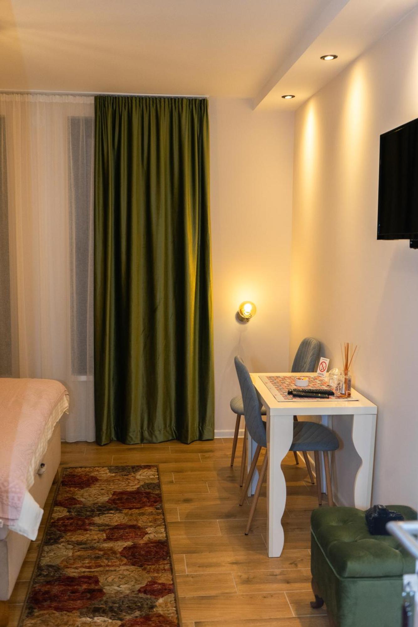 Merak Rooms & Caffe Bar Šabac エクステリア 写真