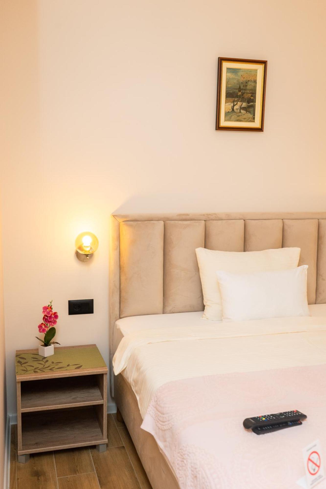 Merak Rooms & Caffe Bar Šabac エクステリア 写真