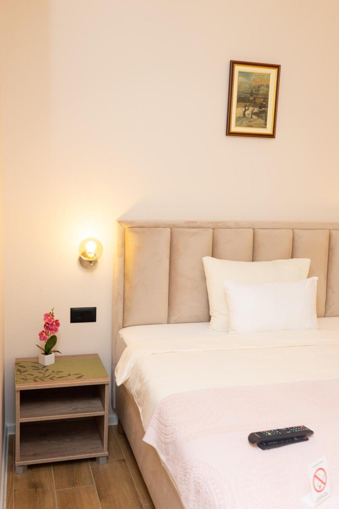 Merak Rooms & Caffe Bar Šabac エクステリア 写真