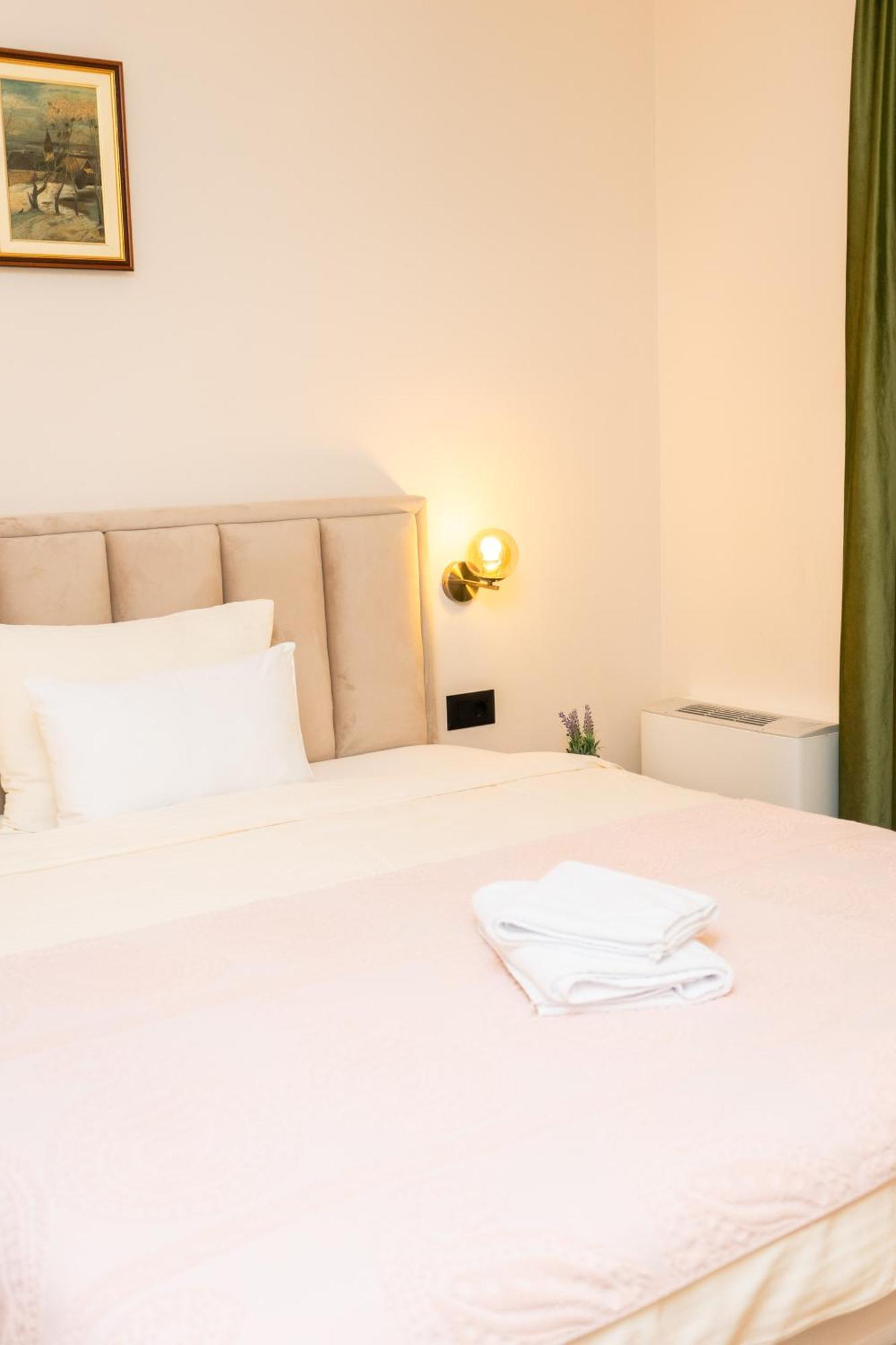 Merak Rooms & Caffe Bar Šabac エクステリア 写真
