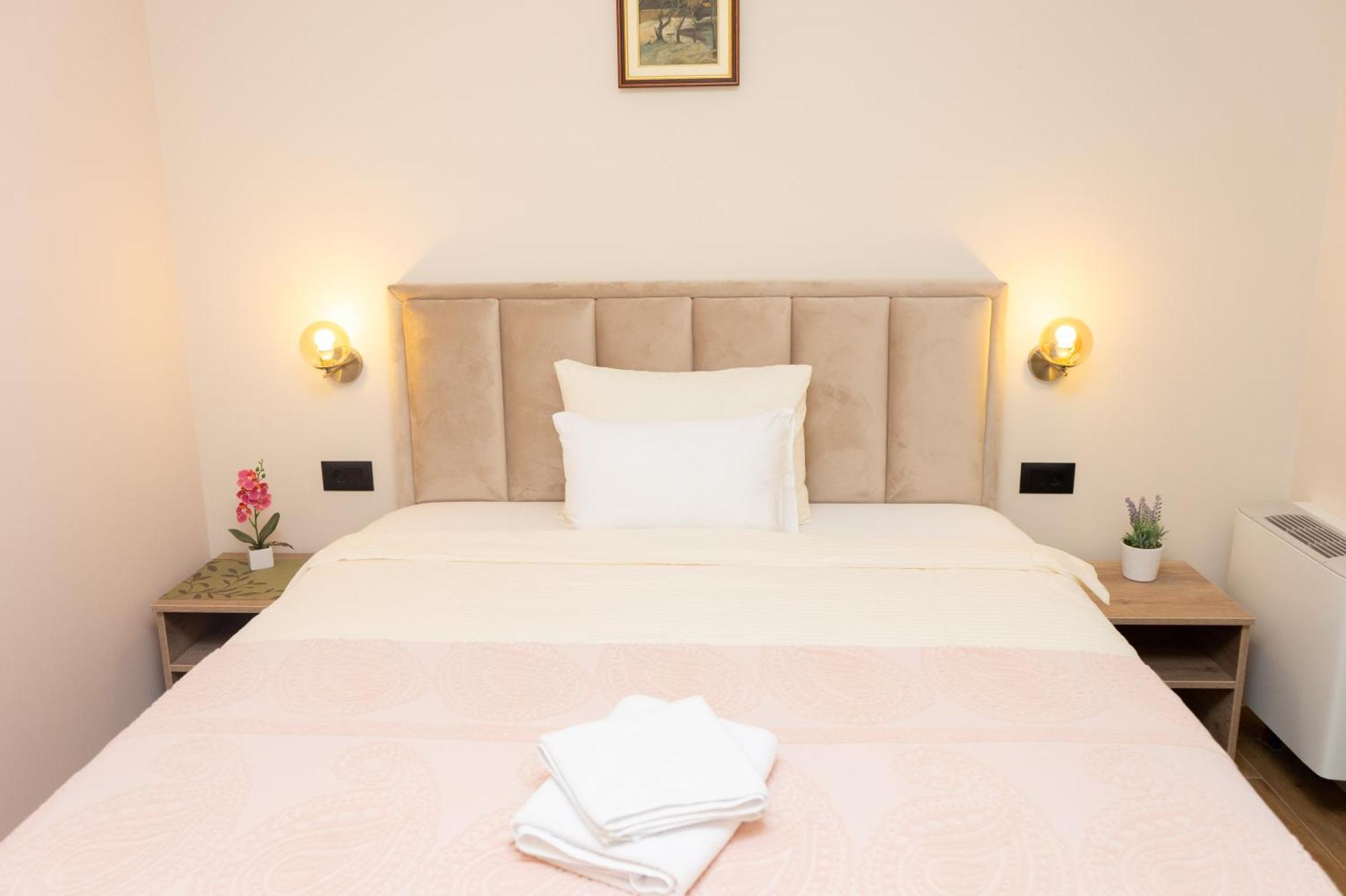 Merak Rooms & Caffe Bar Šabac エクステリア 写真
