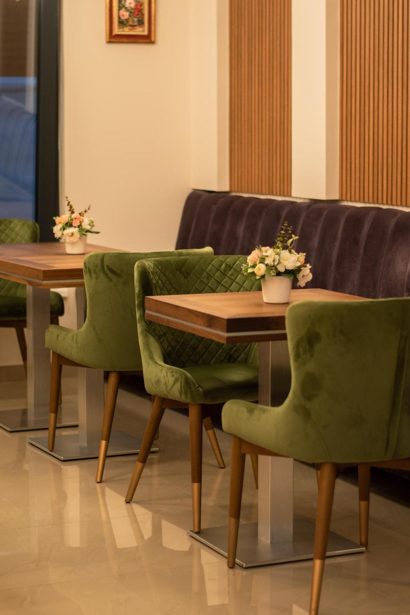 Merak Rooms & Caffe Bar Šabac エクステリア 写真