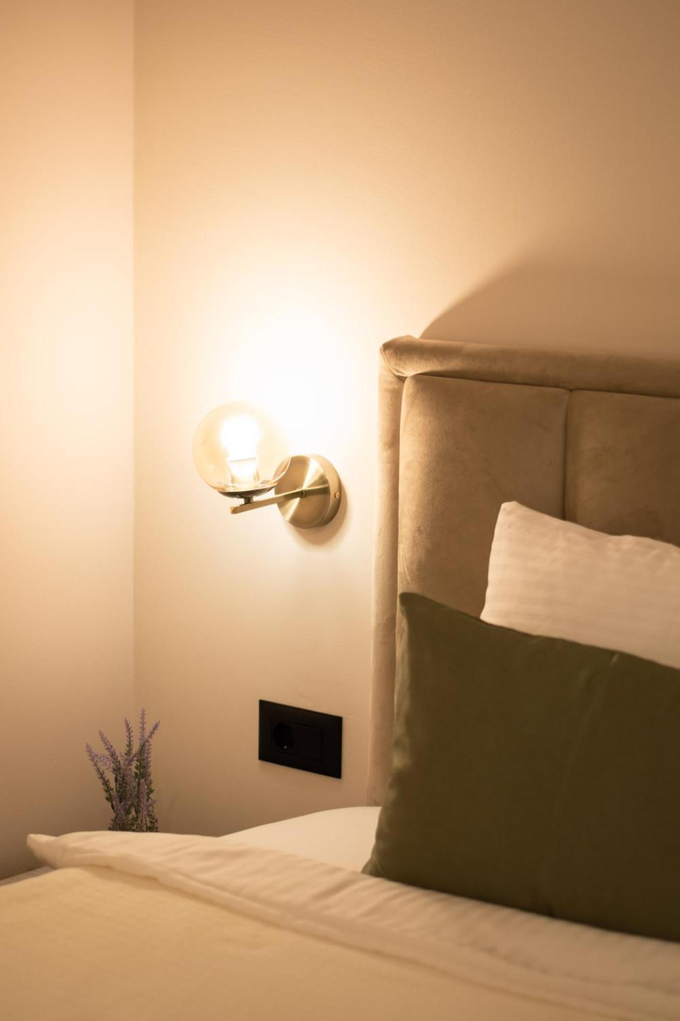 Merak Rooms & Caffe Bar Šabac エクステリア 写真