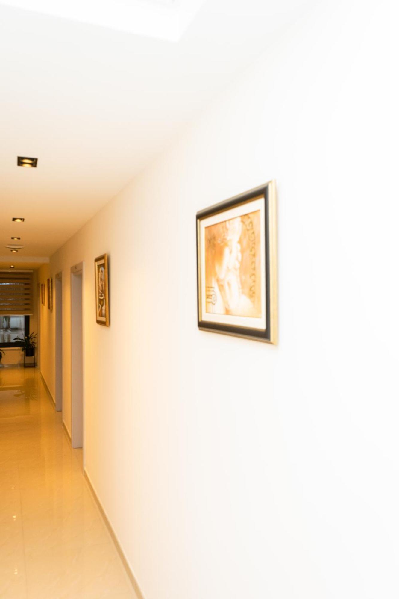 Merak Rooms & Caffe Bar Šabac エクステリア 写真