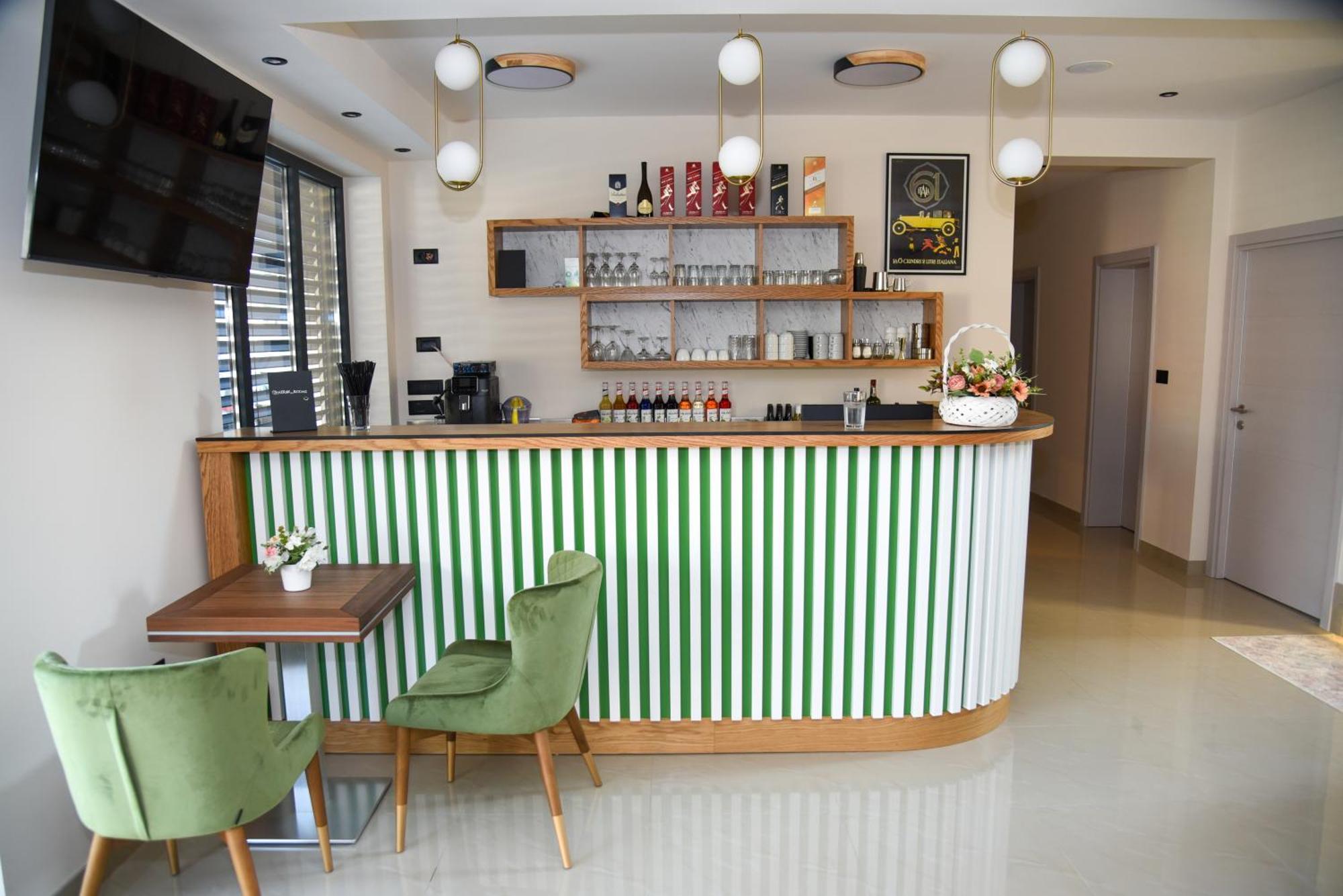 Merak Rooms & Caffe Bar Šabac エクステリア 写真